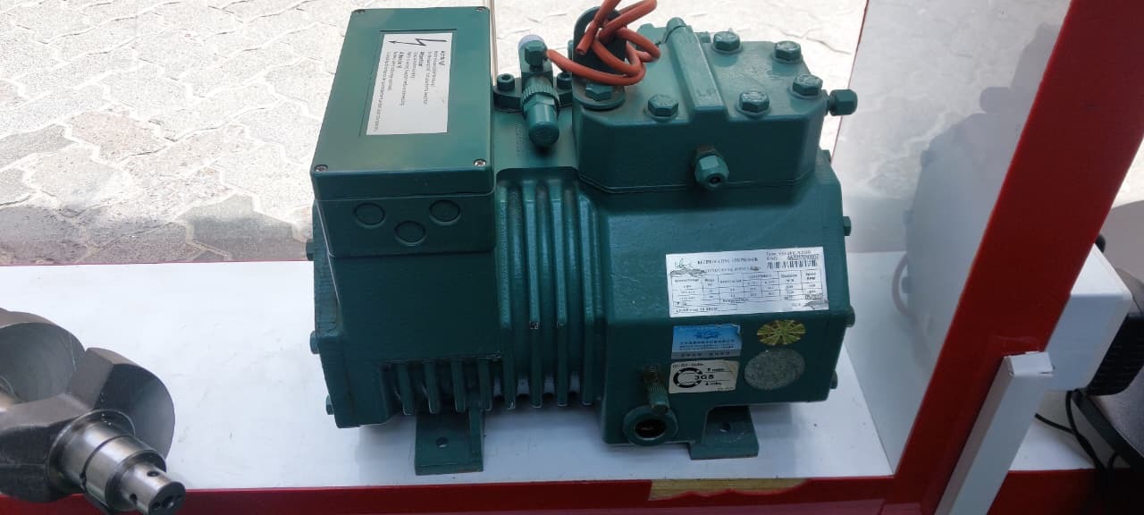 Reciprocating Compressor (Semi-hermetic type). (YBF2FC-3.2GR)